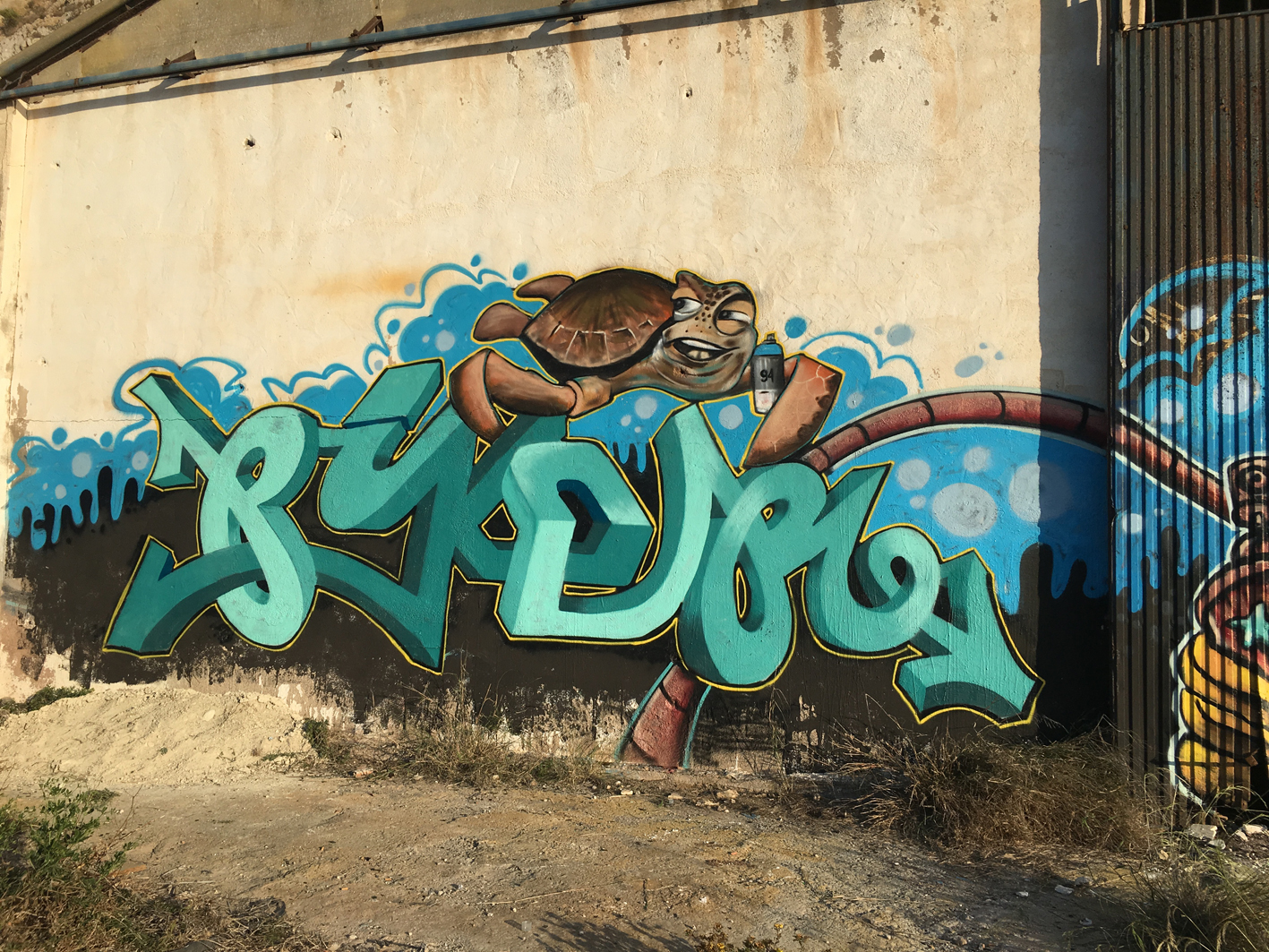 Mural Graffiti económico Piker tortuga marina